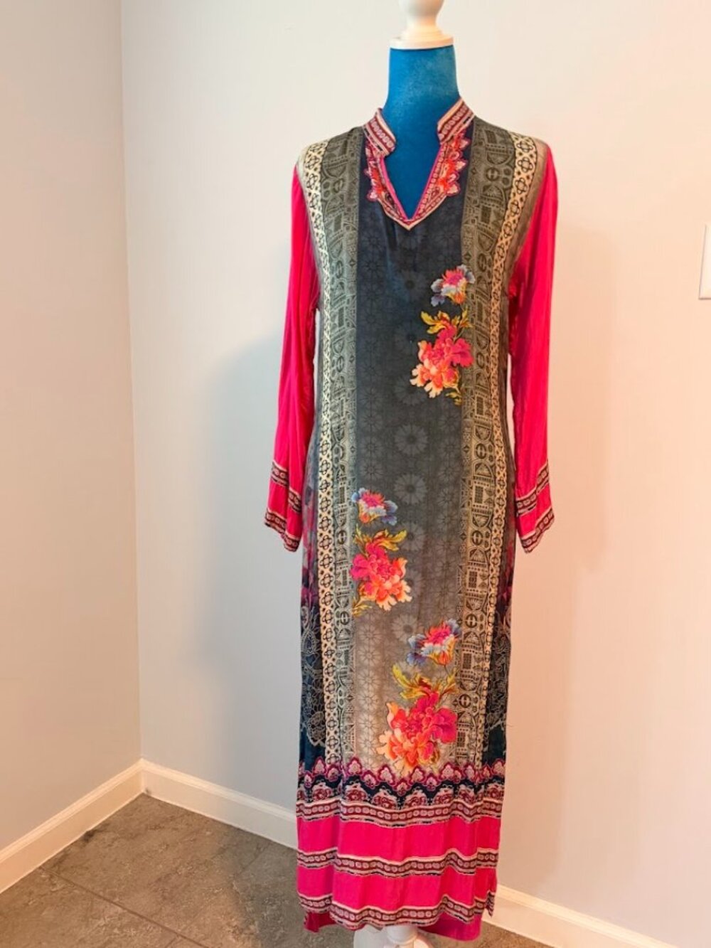 Fuchsia & Multicolor Floral Kurti Mandarin Collar Border Detail